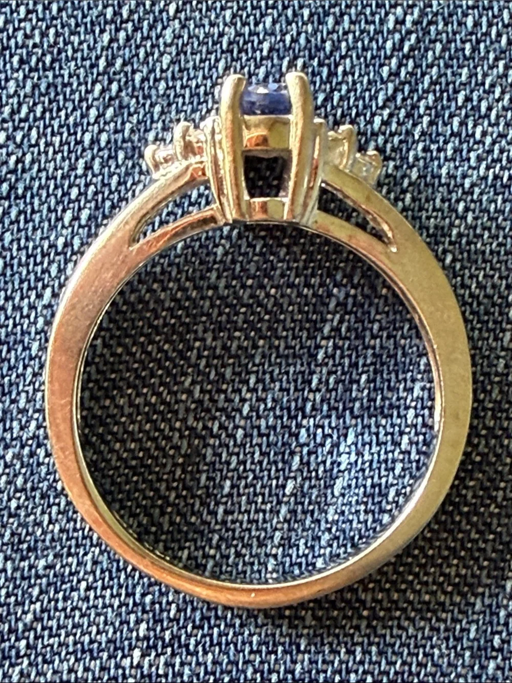 14KT WHITE GOLD  Lavender Sapphire Ring with Side diamonds